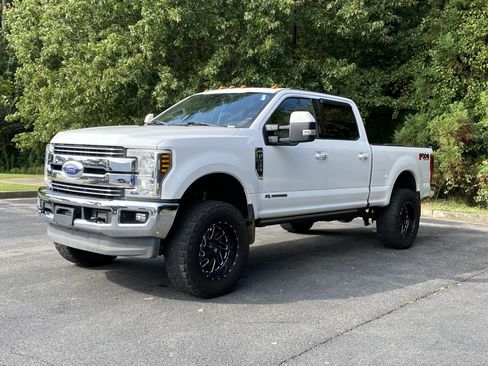 Used 2018 Ford F250 Lariat w/ Lariat Ultimate Package AWD/4WD image 5