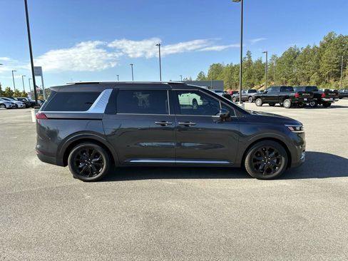 Used 2024 Kia Carnival SX Prestige image 4