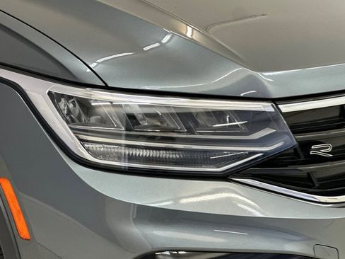 Used 2024 Volkswagen Tiguan SE R-Line FWD image 10
