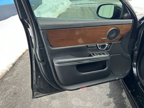 Used 2016 Jaguar XJ Supercharged image 9