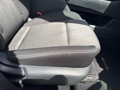Used 2025 Nissan Rogue SV AWD/4WD image 16