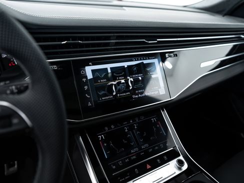 New 2026 Audi SQ8 Prestige image 12