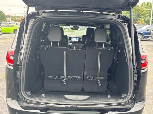 New 2025 Chrysler Pacifica Select FWD image 12