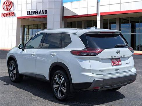 Used 2024 Nissan Rogue SL w/ SL Premium Package AWD/4WD image 5