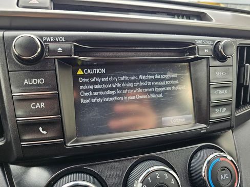 Used 2018 Toyota RAV4 LE w/ All Weather Liner Package AWD/4WD image 58
