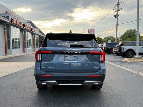 Used 2025 Ford Explorer Active w/ Active Comfort Package image 7