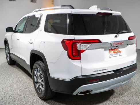 Used 2023 GMC Acadia SLT FWD image 9