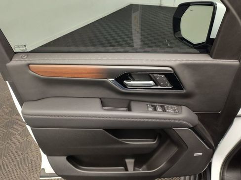 Used 2025 GMC Yukon XL Denali w/ Sun & Power Step Package image 23