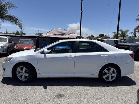Used 2012 Toyota Camry SE FWD image 5