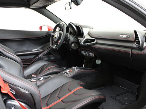 Used 2015 Ferrari 458 Italia Coupe RWD image 22