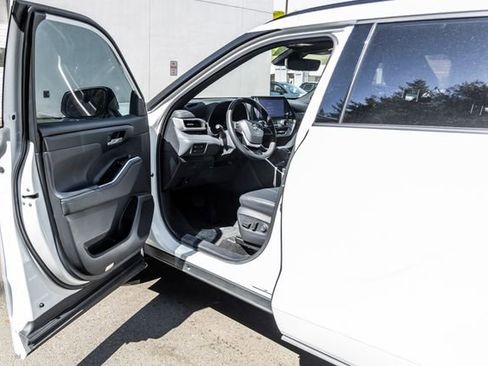 Used 2023 Toyota Highlander XSE AWD/4WD image 24