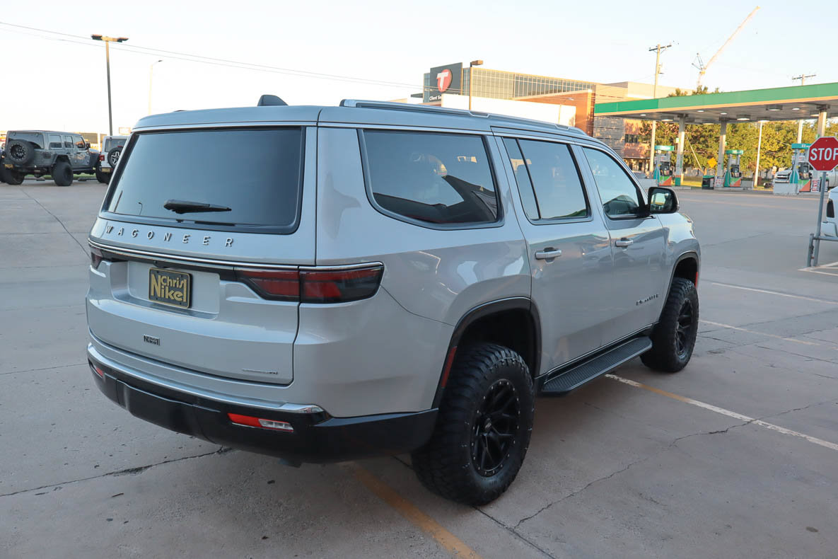 Used 2024 Jeep Wagoneer Series II AWD/4WD image 5