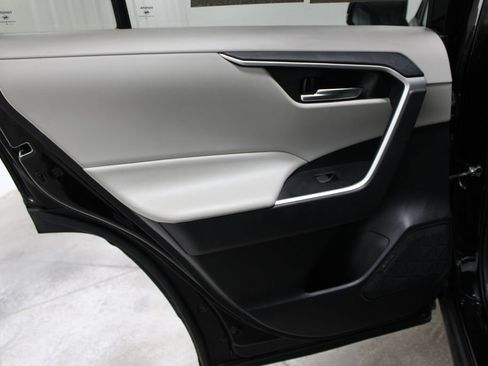 Used 2020 Toyota RAV4 XLE Premium AWD/4WD image 22