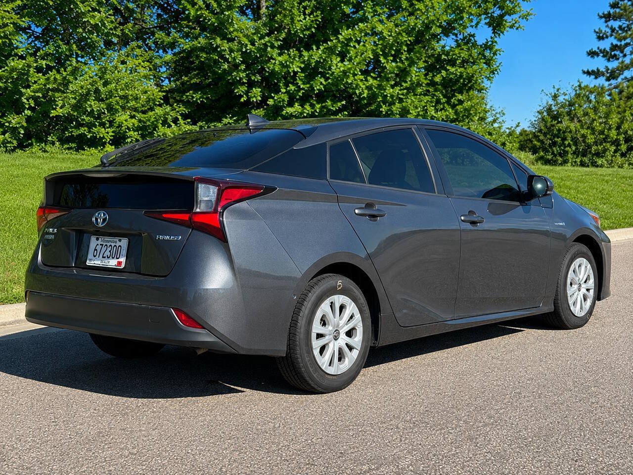 Used 2019 Toyota Prius LE FWD image 4
