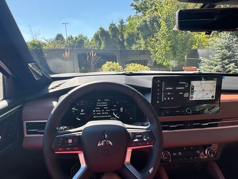 New 2025 Mitsubishi Outlander SEL image 27