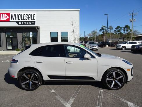 Used 2023 Porsche Macan S AWD/4WD image 3