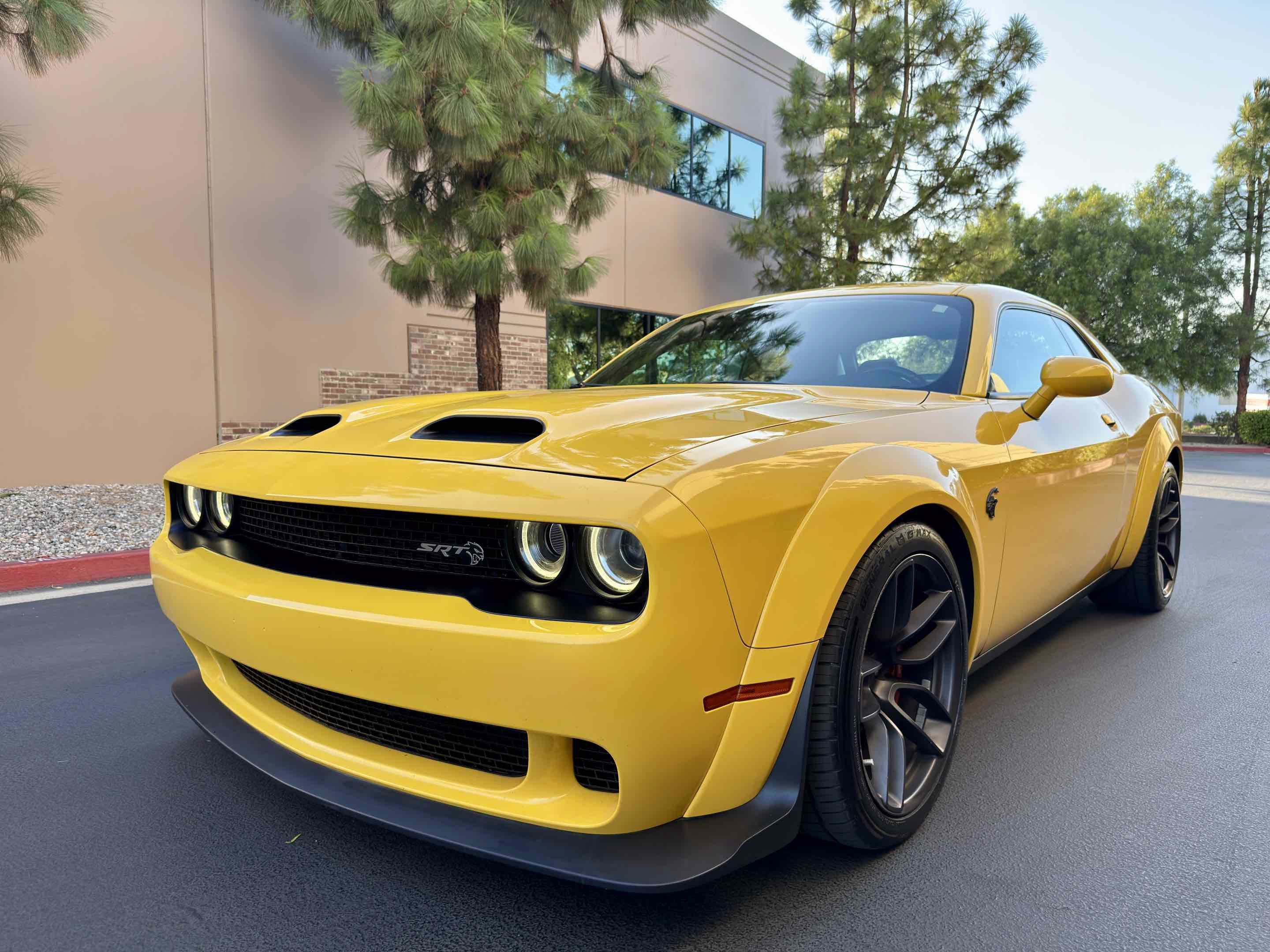 Used 2019 Dodge Challenger SRT Hellcat w/ Widebody Package RWD image 11