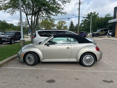Used 2016 Volkswagen Beetle 1.8T S FWD image 5