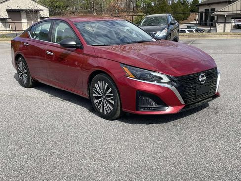 Used 2025 Nissan Altima 2.5 SV FWD image 7