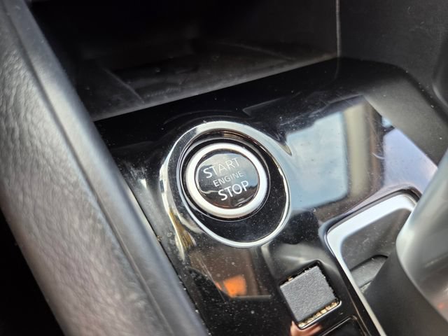 Used 2024 Nissan Versa SR FWD image 25