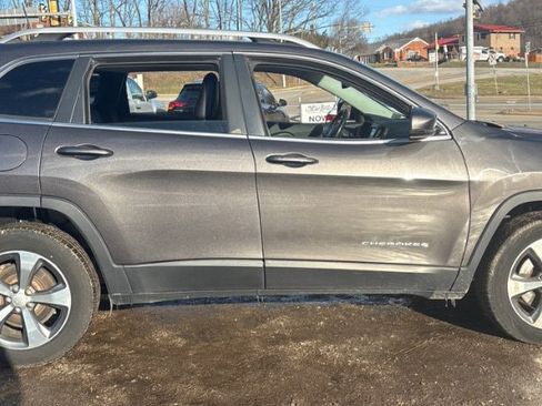 Used 2019 Jeep Cherokee Limited image 9