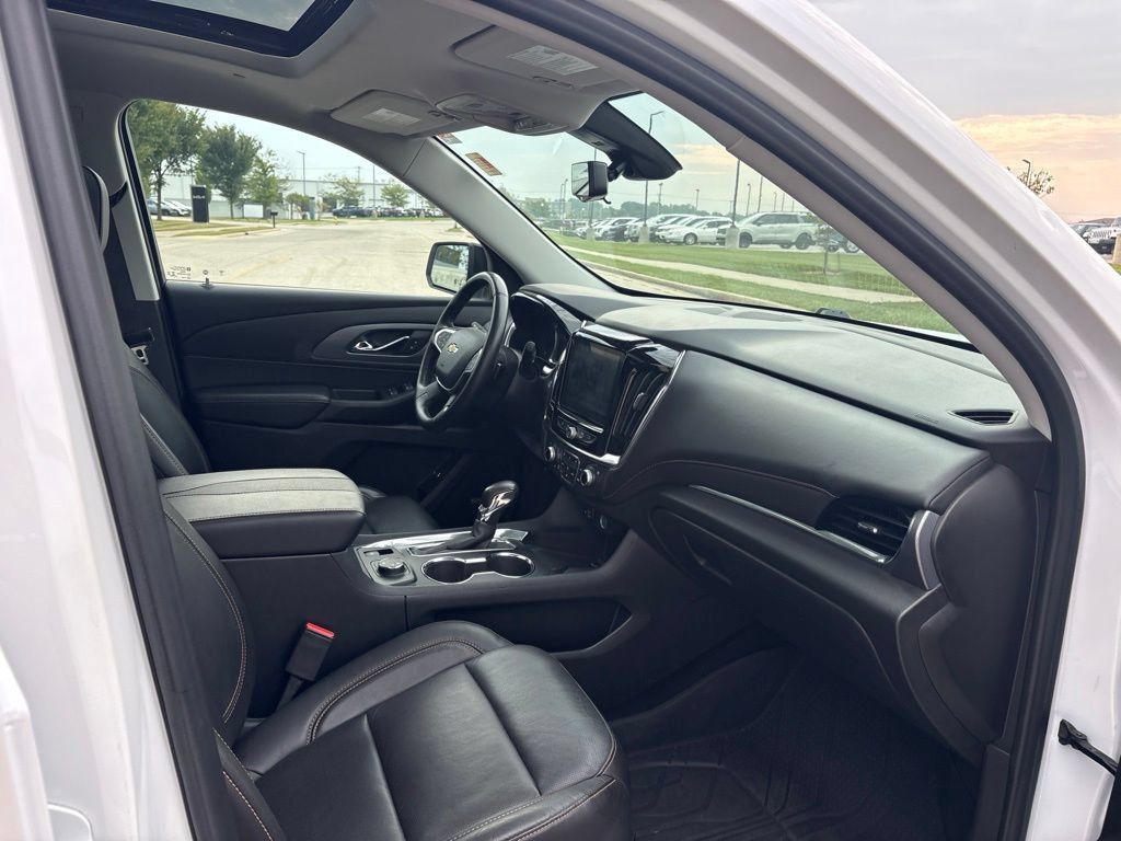 Used 2021 Chevrolet Traverse Premier w/ Redline Edition AWD/4WD image 24