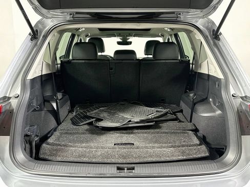Used 2023 Volkswagen Tiguan SE w/ Panoramic Sunroof Package FWD image 16