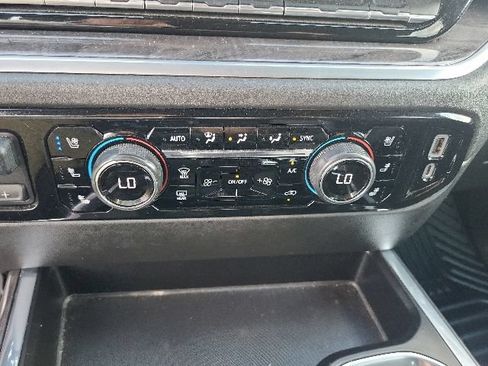 Used 2022 Chevrolet Silverado 1500 LTZ w/ LTZ Premium Package AWD/4WD image 39