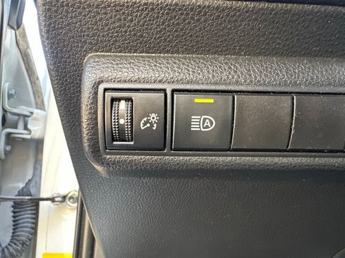 Used 2020 Toyota Corolla SE image 24