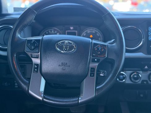 Used 2019 Toyota Tacoma TRD Off-Road image 14