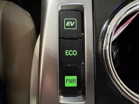 Used 2015 Toyota Prius V Five FWD image 9