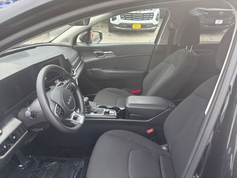 Used 2025 Kia Sportage LX FWD image 22