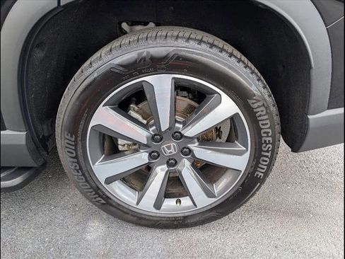 Used 2025 Honda Pilot Touring image 5