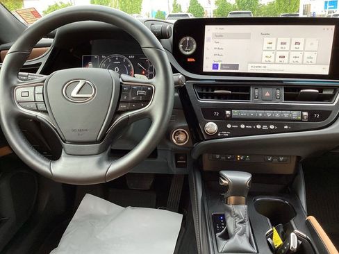 Used 2025 Lexus ES 350 w/ Accessory Package (Z1) FWD image 18