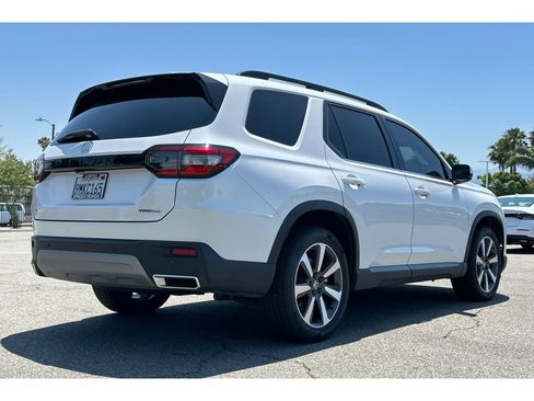 Used 2025 Honda Pilot Touring image 6