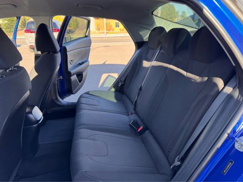 Used 2021 Hyundai Elantra SE image 10