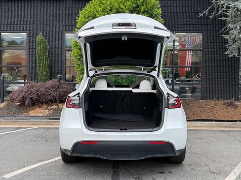 Used 2022 Tesla Model Y Long Range AWD/4WD image 17
