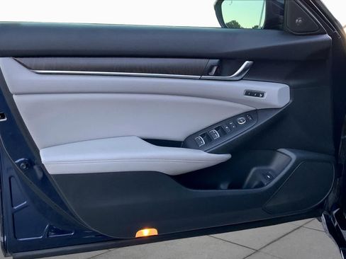 Used 2018 Honda Accord Touring image 21