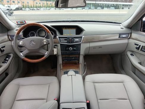 Used 2010 Mercedes-Benz E 350 4MATIC Sedan image 19