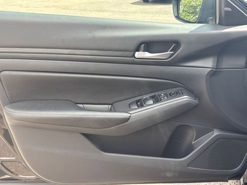 Used 2025 Nissan Altima 2.5 SV image 18