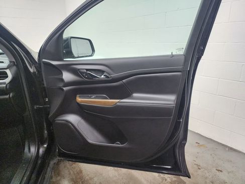 Used 2023 GMC Acadia SLE w/ Driver Convenience Package image 35