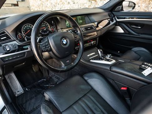 Used 2013 BMW M5 RWD image 2