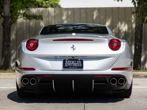 Used 2015 Ferrari California T image 9