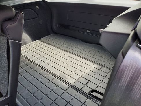 Certified 2022 Volvo XC40 T5 R-Design w/ Protection Package Premier image 9