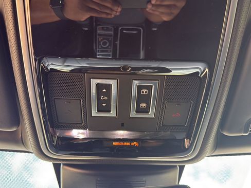 Used 2021 Land Rover Range Rover SV Autobiography Dynamic image 19