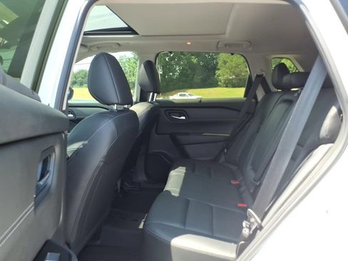 Used 2024 Nissan Rogue SL w/ SL Premium Package FWD image 11