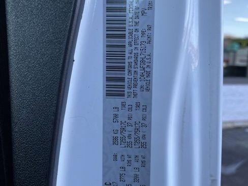 Used 2017 Jeep Wrangler Unlimited Rubicon w/ Connectivity Group image 32