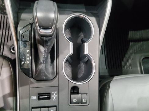 Used 2022 Toyota Highlander XLE image 31