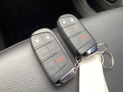 Used 2022 Jeep Compass Altitude w/ Sun and Sound Group image 17