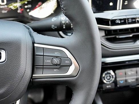 Used 2026 Jeep Compass Latitude image 37